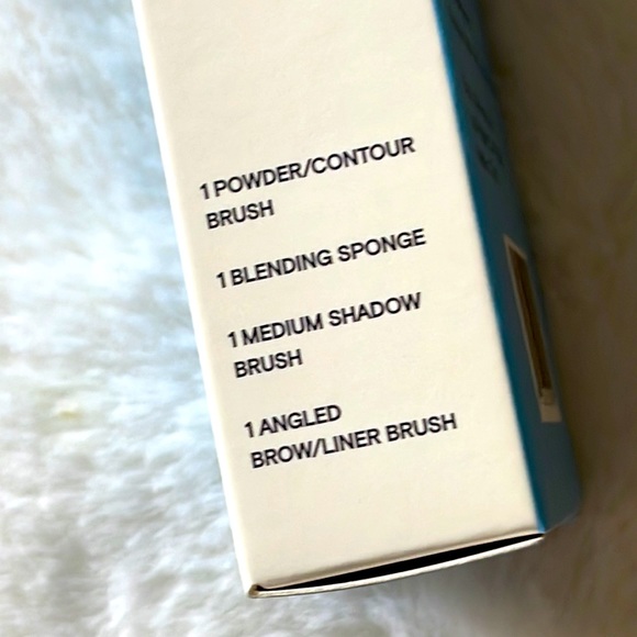 NIB/ALLEYOOP multi tasked 4 in 1 makeup brush. Perfect for travel! - Picture 6 of 7